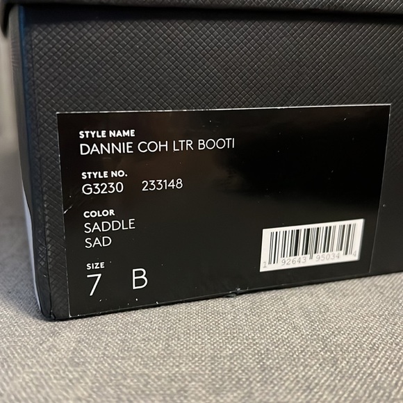 Coach Dannie brown Leather zipper ankle bootie size 7 - Picture 2 of 8